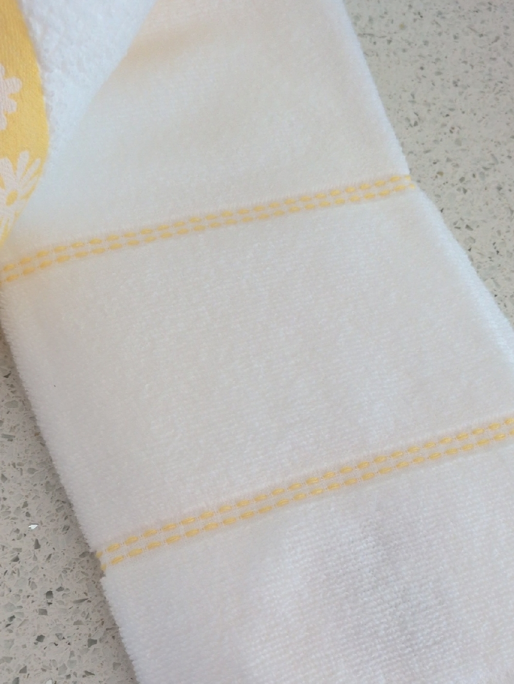 TRULY LOU Daisy Print Kitchen Towels - Blue & Yellow Qty 3 - Picture 4 of 5